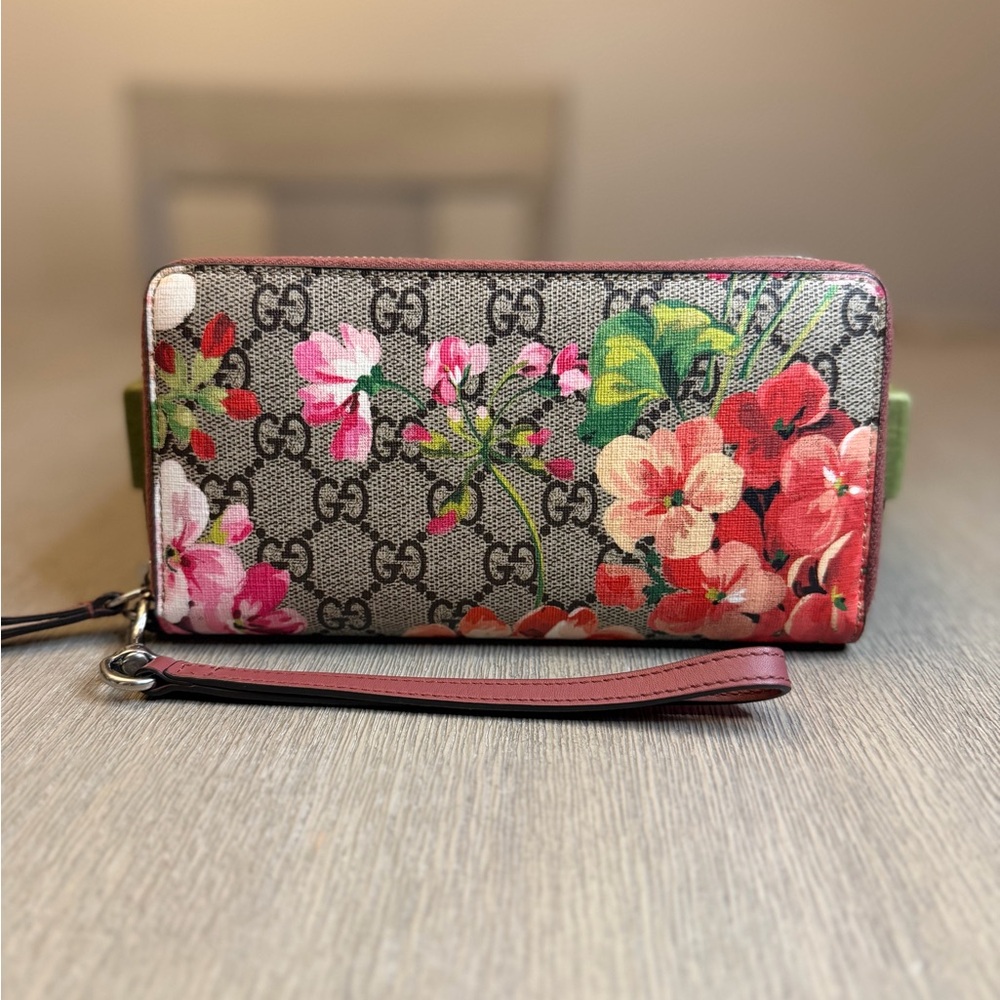 Gucci Blooms Zippy Wallet/Wristlet